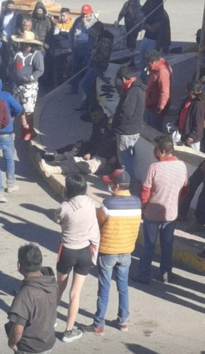 Turba intenta linchar a policías municipales de Teotihuacán en