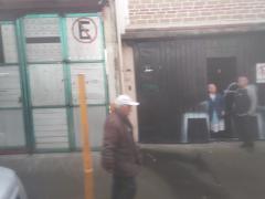 Captura de pantalla donde se observa a tres adultos de la tercera edad sin cubrebocas, en el minuto 00:09:08 del video. Av. San Jerónimo, colonia Ampliación Potrerillo, alcaldía La Magdalena Contreras, Ciudad de México. Video del 30 de agosto del 2021. Captura de pantalla del 10 de septiembre del 2021 por Ulises Felipe Chávez Valdovinos.
