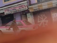 Captura de pantalla donde se observa a un hombre de la tercera edad sin cubrebocas, en el minuto 00:06:40 del video. Captura de pantalla del 13 de septiembre del 2021 por Ulises Felipe Chávez Valdovinos.