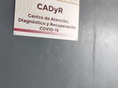 Placa que indica que estamos próximos al Centro de Atención, Diagnóstico y Recuperación COVID-19. Captura de pantalla de un video tomado el 29 de septiembre del 2021 por Ulises Felipe Chávez Valdovinos.