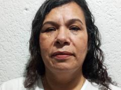 Martha Valdovinos con uniforme de masoterapeuta. Las Cruces, Magdalena Contreras, CDMX (marzo 2021).