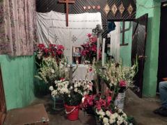 Altar de la señora María Estela Valdovinos con sus cenizas. Fotografía: Ulises Chávez Valdovinos.