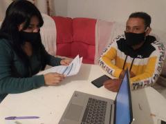 Entrevistado y la entrevistadora previa a la entrevista.