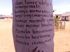 San Andrés, Jalisco, México, 2020.  Cartel 1 en poste con medidas preventivas contra la COVID-19 en Wixárika. Fotografía: Diego Isidoro Romero Silva.