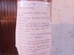 San Andrés, Jalisco, México, 2020.  Cartel 2 en poste con medidas preventivas contra la COVID-19 en Wixárika. Fotografía: Diego Isidoro Romero Silva.