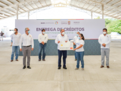 Entrega de créditos en Escárcega. Fotografía: Gobierno de Campeche