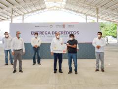 Entrega de créditos en Escárcega. Fotografía: Gobierno de Campeche