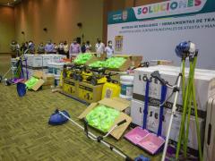 Fotografía de entrega de equipamiento y cubrebocas a juntas municipales.