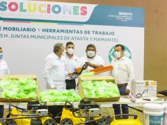 Fotografía de entrega de equipamiento y cubrebocas a juntas municipales.
