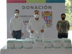 Donación de la farmacéutica HEGA. Fotografía: Carlos Miguel Aysa González.