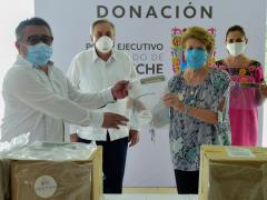 Entrega de donativo por parte de la Fundación Latattore. Fotografía: Carlos Miguel Aysa González.