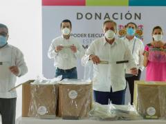 Entrega de donativo por parte de la Fundación Latattore. Fotografía: Carlos Miguel Aysa González.
