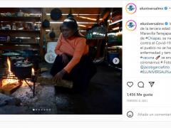 Captura de pantalla. A la izquierda la fotografía de una mujer mayor que aviva el fuego de su estufa de leña. A la derecha la descripción sobre la negativa de adultos mayores tzeltales a la aplicación de la vacuna contra el COVID-19. Instagram El Universal.