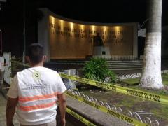 Trabajadores del Ayuntamiento de Tapachula acodordonan parques. Fotografía: Quadratín Chiapas.
