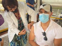 Neto Bran se vacunó en el módulo del antiguo hospital en Tapachula. Fotografía: Eduardo Torres.