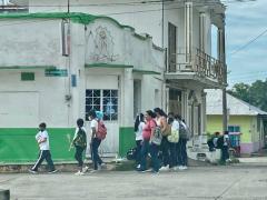 Acudir a las aulas es un riesgo latente para los estudiantes, argumentan padres de familia. Fotografía: Eduardo Torres