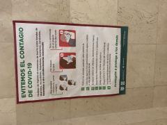 Cartel "Evitemos el contagio de COVID-19", colocado en establecimientos de un barrio de la CdMx. Fotografía: Camila Danae Arana Flores