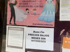 Medidas contra el COVID-19, en la entrada de una tienda de vestidos de novia. Fotografía de Camila Danae Arana Flores