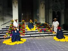 Representación de Día de Muertos con personajes con cubrebocas. Fotografía: Juan Daniel Álvarez Hernández.