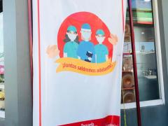 Pancarta ¡Gracias a todo el personal médico¡ Oxxo, sucursal Dr. Bolaños, Alcaldía Cuahtémoc, CdMx. Fotografía: Juan Daniel Álvarez Hernández