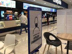 Utiliza cubrebocas, Cinépolis "Las Antenas", Iztalapala, CdMx. Fotografía: Andrea Álvarez Rodríguez.