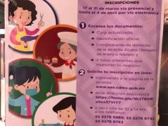 Cartel Apoyo a mujeres afectadas por la pandemia sobre talleres de oficios como costura o cocina, como alternativa de empleo. Fotografía: Diana Elena Arredondo Linares.