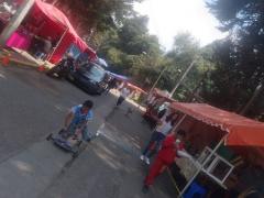 No se respeta sana distancia ni uso de cubrebocas, mercado ambulante, Colonia Xalpa, Cuajimalpa. Fotografía: Diana Elena Arredondo Linares