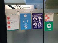 Carteles con medidas de prevención anti COVID-19, dentro de la Cineteca Nacional de México. Fotografía: Diana Elena Arredondo Linares.