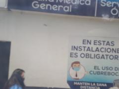Cartel En estas instalaciones es obligatorio el uso de cubrebocas, Laboratorios Cuajimalpa. Fotografía: Diana Elena Arredondo Linares.