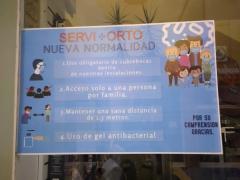 Tienda Servi Orto informa medidas de prevención de contagios entre sus clientes, Centro Comercial Santa Fe, Cuajimalpa, CdMx. Fotografía: Diana Elena Arredondo Linares