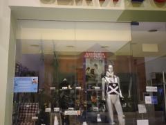 Tienda Servi Orto informa medidas de prevención de contagios entre sus clientes, Centro Comercial Santa Fe, Cuajimalpa, CdMx. Fotografía: Diana Elena Arredondo Linares.