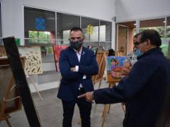Raúl Paredes, en la exposición. Fotografía: La Prensa.