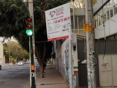 Lona Miércoles Contigo Digital, en alcaldía Miguel Hidalgo, CdMx. Fotografía: Sergio Aguila Rivera.