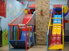 Área de juegos infantiles vacía. Fotografía: La Prensa.