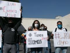 Trabajadores del INAH protestan en explanada del Museo de Antropología. Fotografía: Galo Cañas.