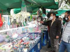 El recorrido del alcalde Victor Hugo Romo fue en el tianguis del mercado Lincoln, en Polanco. Fotografía: Leonardo Lugo.