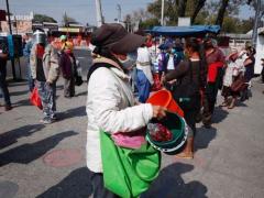 Cristina Rogríguez, Comedor ubicado en calzada Ermita y reforma Aeronáutica, colonia reforma política en Iztapalapa. En: González Alvarado, Rocío, Sin trabajo y sin dinero, cientos acuden por comida gratis a comedores públicos. La jornada.