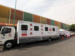 Panorámica de la Unidad Médica estacionada frente al Mercado Anáhuac.