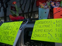Camioneta con arreglos flores para vender. Fotografía: Isabel Briseño.