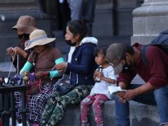 Familia de comerciantes. Fotografía: Milenio.