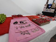 Muestra de productos de bisutería. Fotografía: Fotografía: Facebook Alcaldía Miguel Hidalgo.