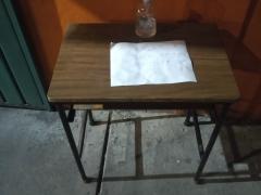 Mesa con gel antibacterial, local Copyserv San Fernando, CdMx. Fotografía: Ángel Alberto Blancas Rivera. 