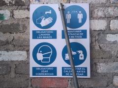 Cartel con medidas de sanidad en “Pesadero” de la colonia Mesa de Los Hornos, Tlalpan. Fotografía: Ángel Alberto Blancas Rivera