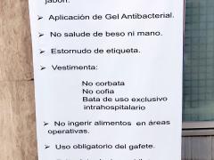 Cartel Indicaciones para el personal, Hospital Regional Lic. Adolfo López Mateos del ISSSTE, CdMx. Fotografía: Ulises Felipe Chávez Valdovinos.