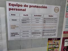 Anuncio Equipo de protección personal, Centro Médico Nacional (CMN) 20 de Noviembre del ISSSTE, CdMx. Fotografía: Ulises Felipe Chávez Valdovinos.