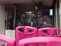 Adaptación de la infraestructura del Metrobús para proteger al chófer al aislarlo de los usuarios. Fotografía: Alma María Castellanos Chávez.