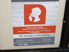 Cartel Callados prevenimos el contagio, estación Tacubaya, metro CdMx. Fotografía: Alma María Castellanos Chávez.