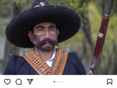 Publicación de El Universal en Instagram sobre militares ensayando para Conmemorar del 110 Aniversario de la Revolución Mexicana con cubrebocas de medio rostro y bigote.