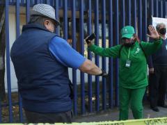 Mismas personas del anexo 03, el hombre bailar con la mujer y se divierte. Fotografía: @carlosodin89.