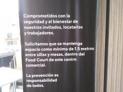 rea de alimentación de Patio Tlalpan, cerrada desde el inicio de la pandemia en 2020. No hay mesas y está prohibido comer. En la parte de afuera (en la terraza) se puede comer entre mesas respetando la sana distancia. 